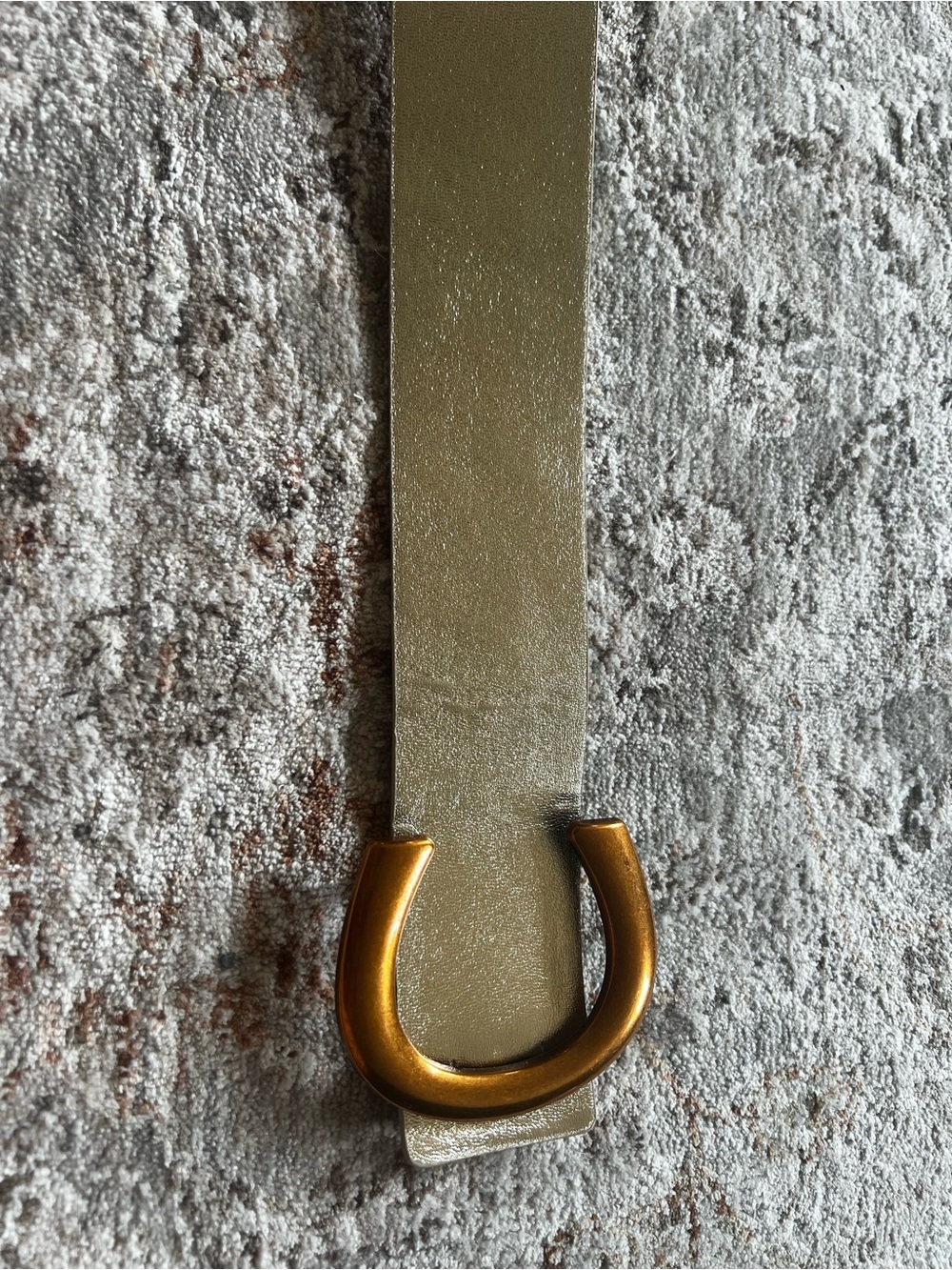 Metallic gold women’s Belt with Gold Horseshoe Buckle